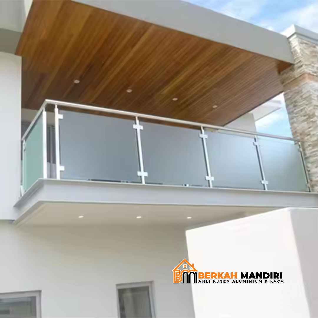 Spesialis Pagar Kaca Rumah Bekasi – Dijamin Awet dan Elegan!